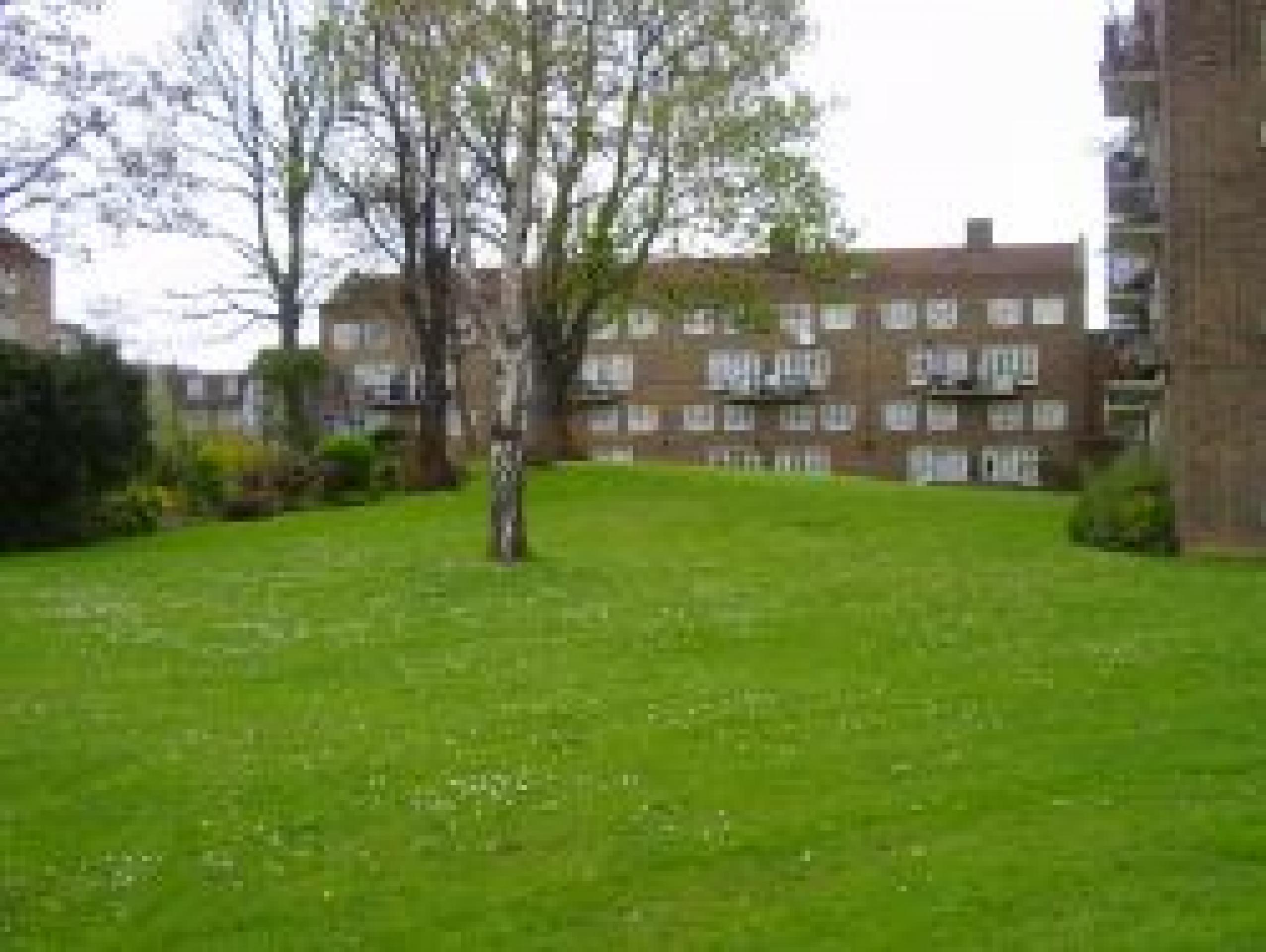 			1 Bedroom, 1 bath, 1 reception Flat			 Mortimer Crescent, SOUTH HAMPSTEAD NW6 NW6